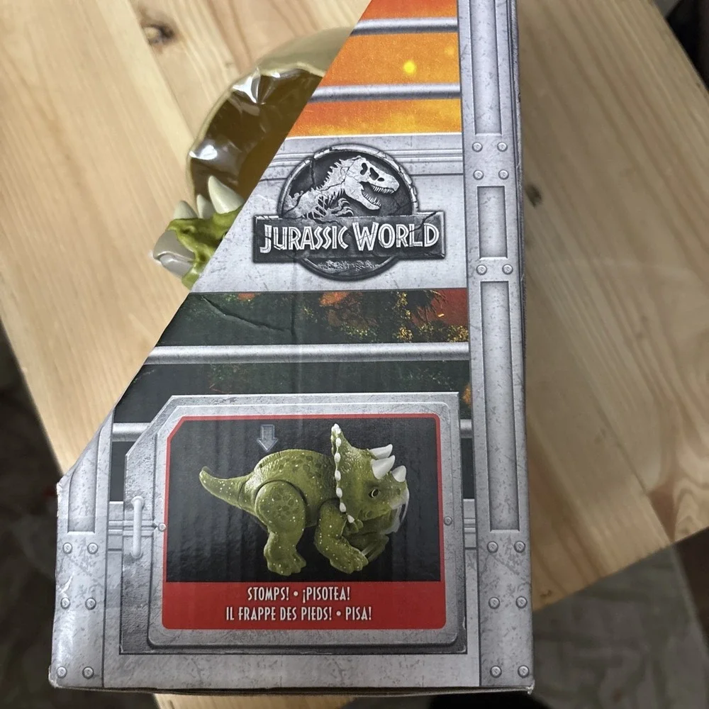 Jurassic World Hatch 'N Play  Dinos Egg Baby Triceratops Mattel NWB